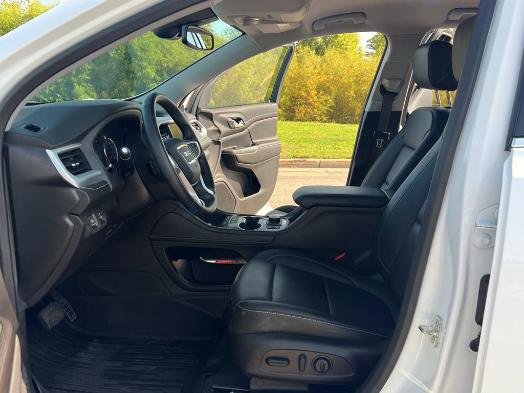 Used 2023 GMC Acadia SLT w/ LPO, Floor Liner Package image 15