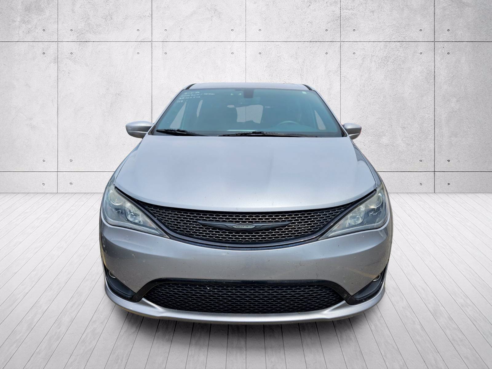 Used 2019 Chrysler Pacifica Touring Plus w/ S Appearance Package FWD image 4