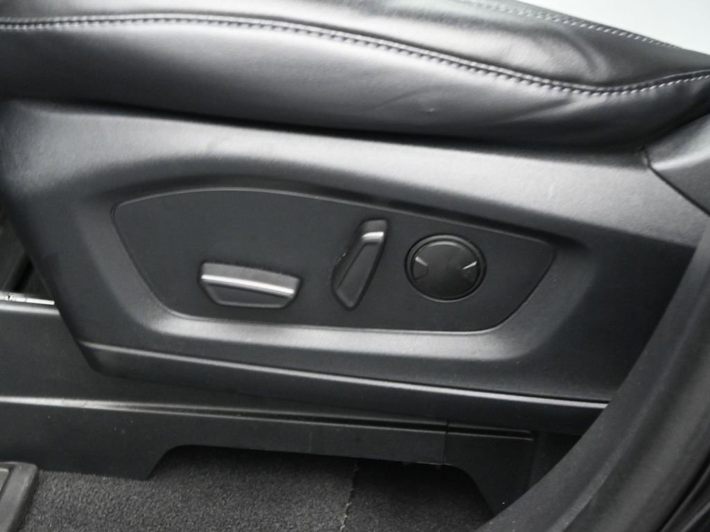 Used 2023 Ford Explorer XLT w/ Equipment Group 202A image 10