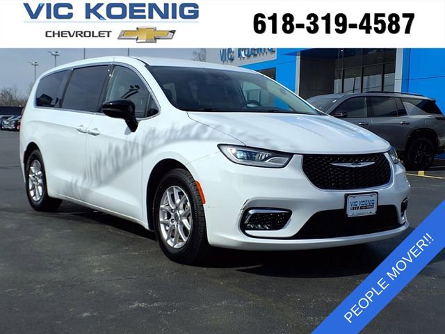 Used 2024 Chrysler Pacifica Touring-L FWD image 1