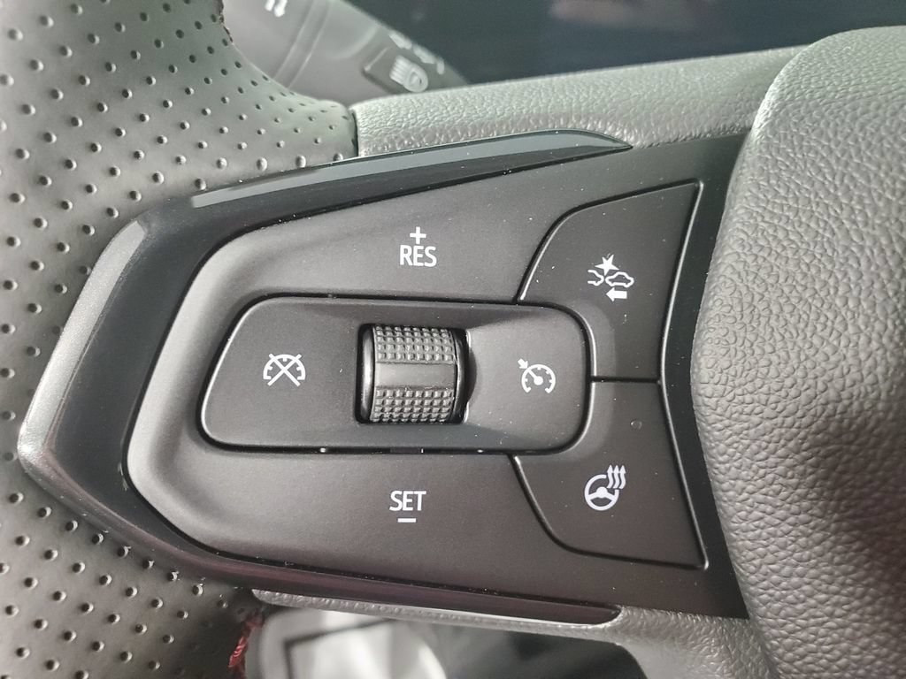 New 2026 Chevrolet Trax RS w/ Sunroof Package FWD image 18