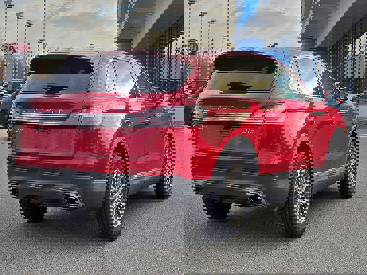 Used 2020 Lincoln Nautilus Premier w/ Equipment Group 101A image 2