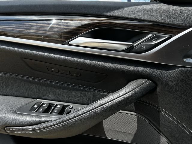Used 2019 BMW 540i w/ M Sport Package RWD image 27