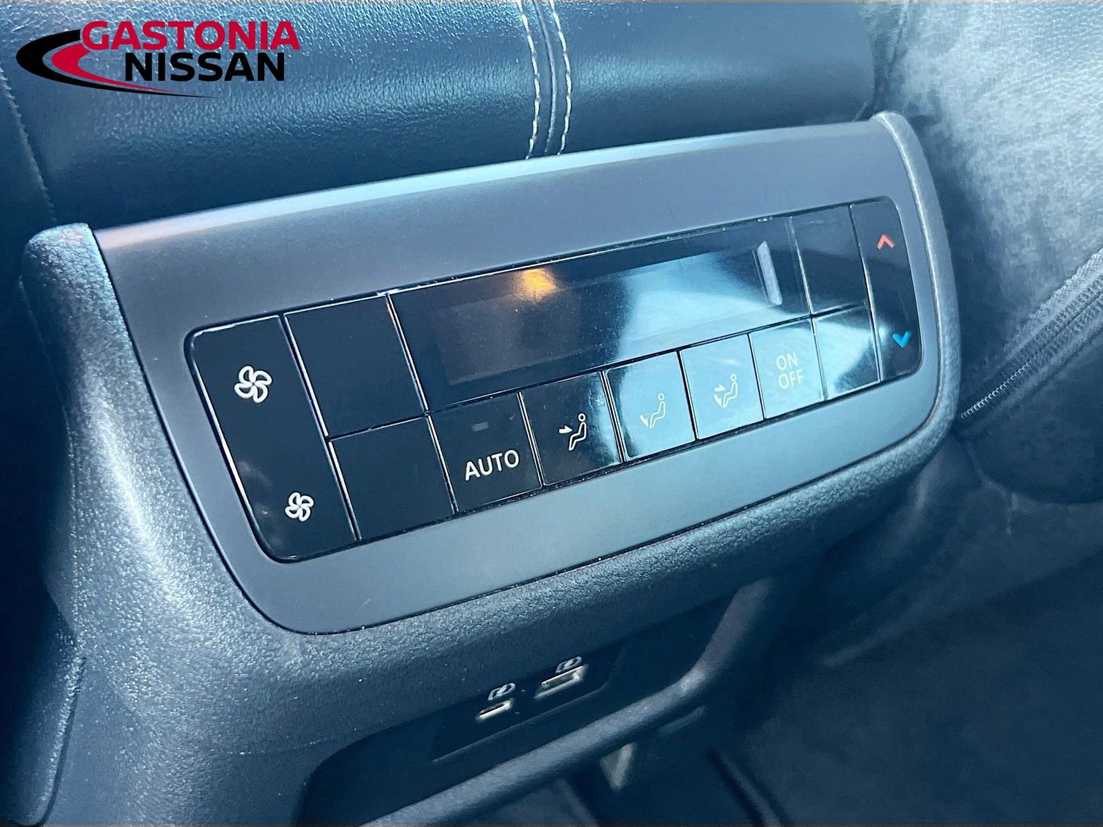 Used 2024 Nissan Pathfinder SL FWD image 35