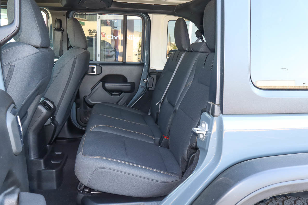 Used 2025 Jeep Wrangler Willys AWD/4WD image 8