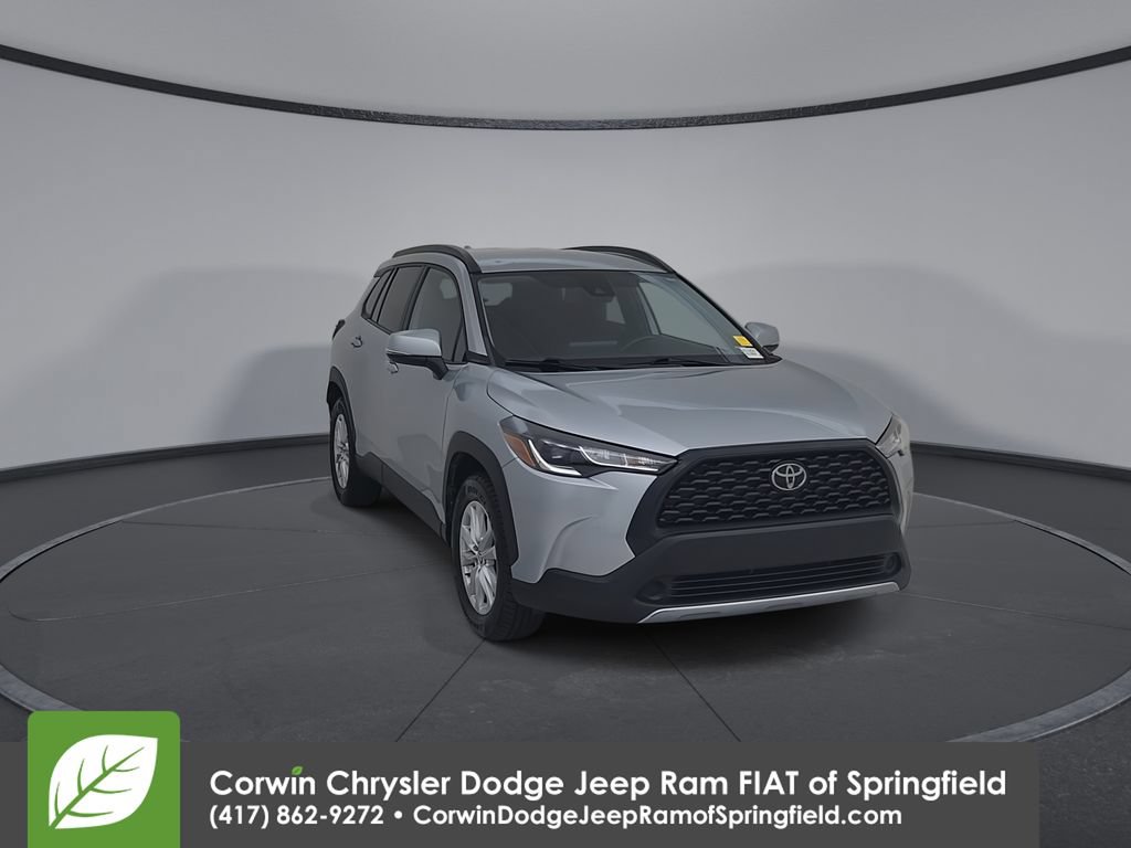 Used 2022 Toyota Corolla Cross LE FWD image 3