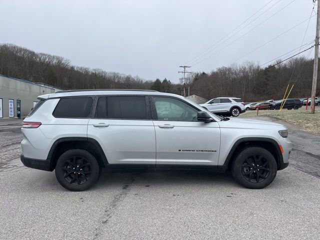 Used 2024 Jeep Grand Cherokee L Laredo image 4