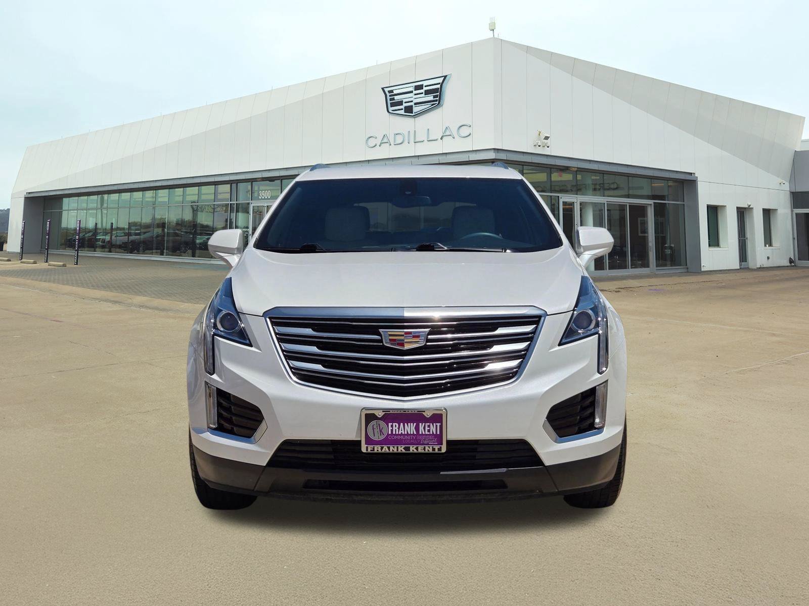 Used 2018 Cadillac XT5 FWD image 2
