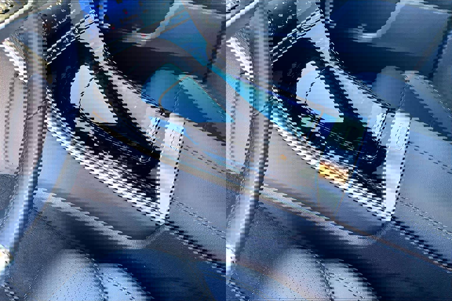 Used 2025 Mercedes-Benz GLC 300 image 17