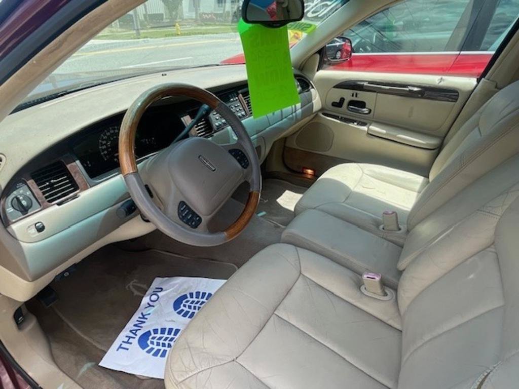 Used 2000 Lincoln Town Car Cartier RWD image 7
