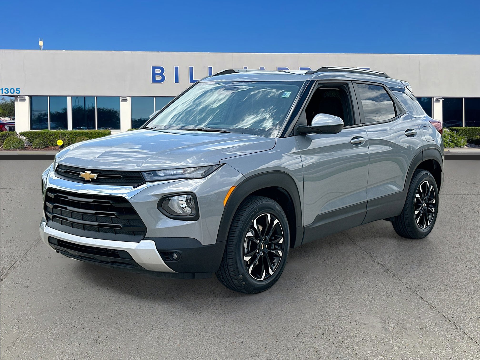 Used 2023 Chevrolet TrailBlazer LT FWD image 3
