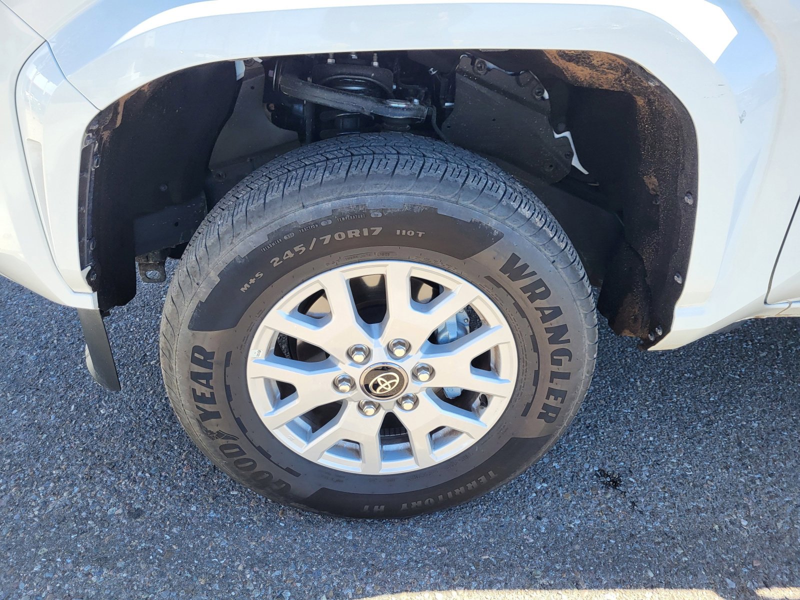 Certified 2025 Toyota Tacoma SR5 image 23