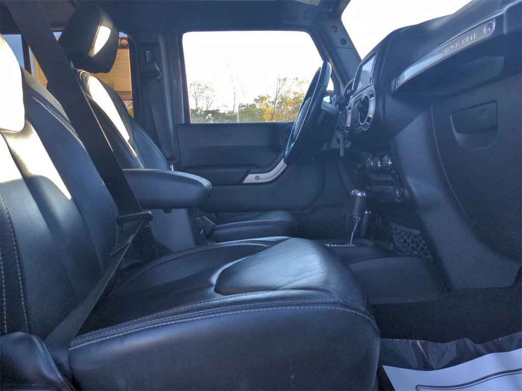 Used 2018 Jeep Wrangler Unlimited Sahara w/ Dual Top Group image 28