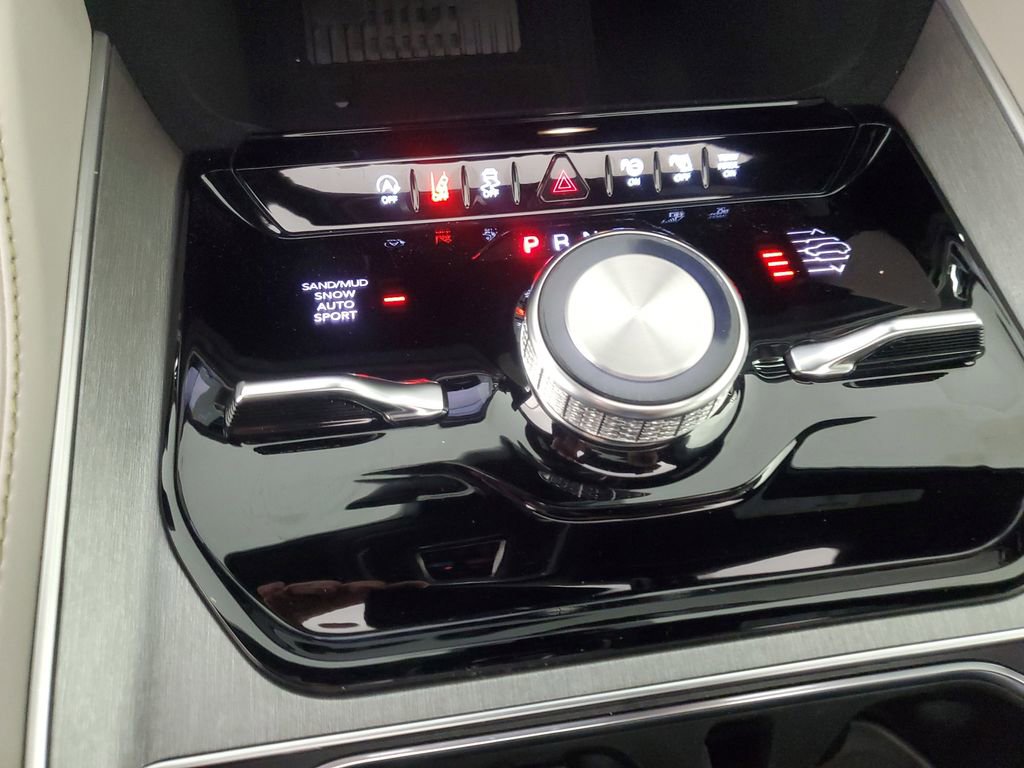 New 2026 Jeep Grand Wagoneer L Limited AWD/4WD image 17