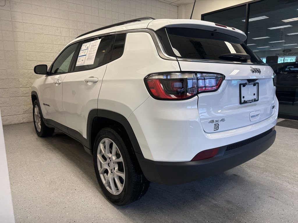 Used 2023 Jeep Compass Latitude image 3