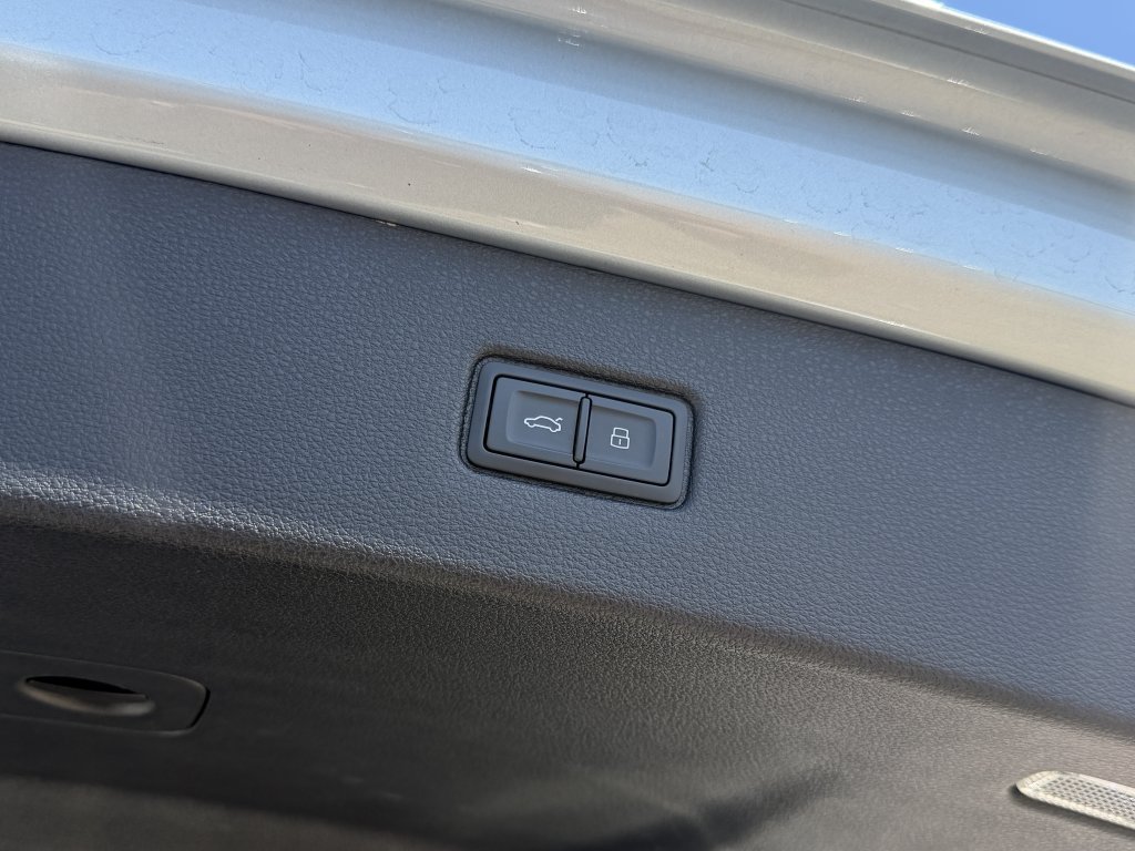 Used 2024 Audi SQ7 Prestige AWD/4WD image 6