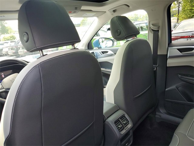 New 2025 Volkswagen Taos SE image 12
