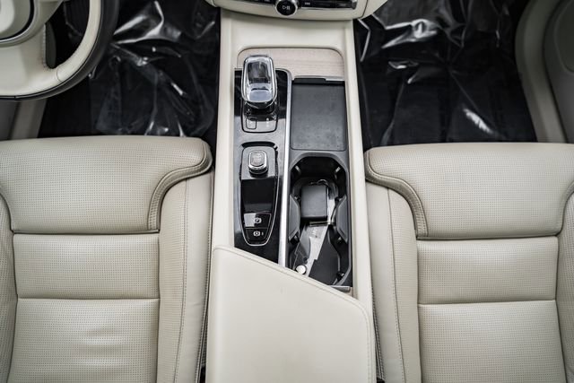 Used 2022 Volvo XC60 T8 Inscription w/ Advanced Package image 26