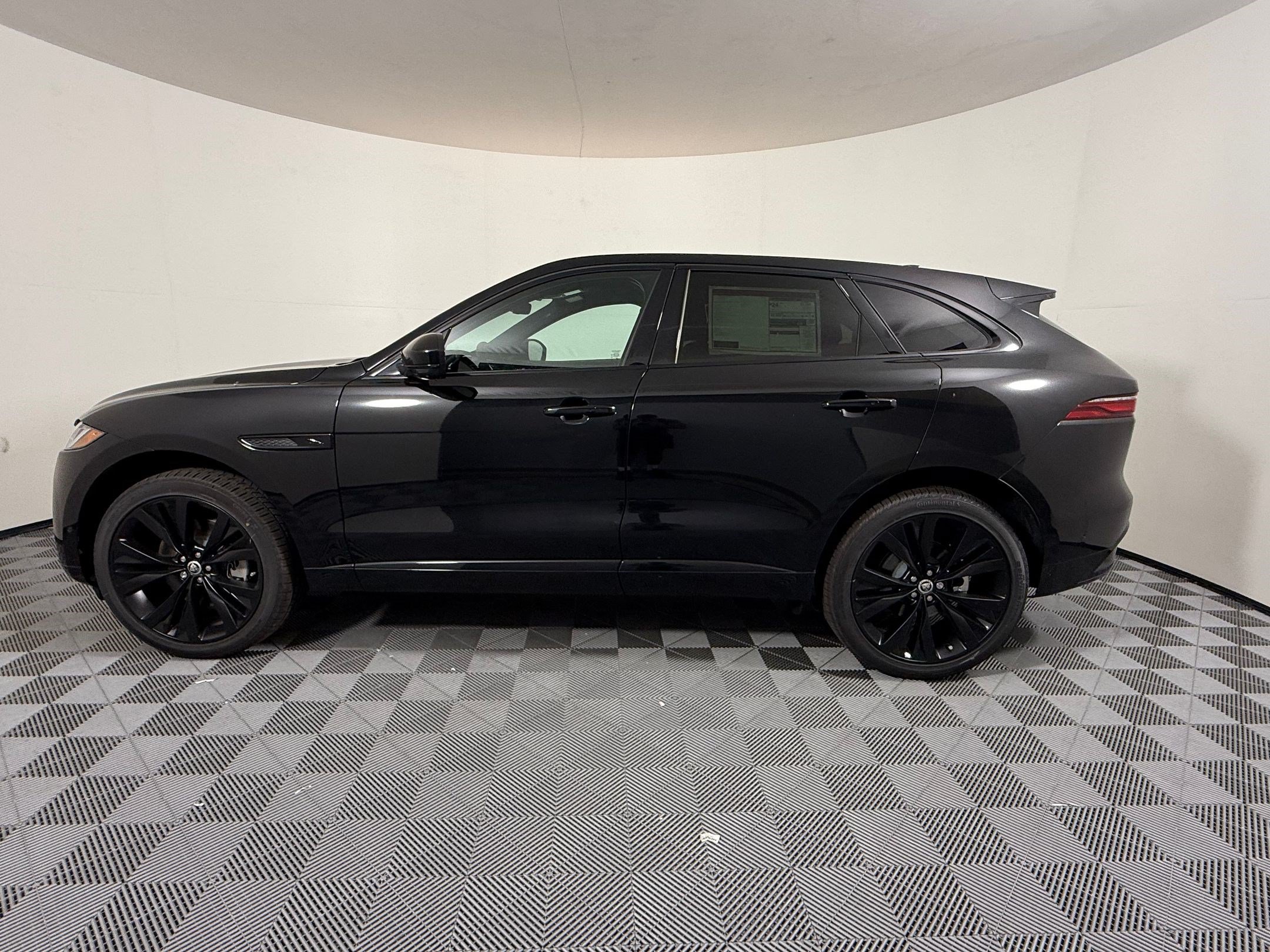 New 2026 Jaguar F-PACE R-Dynamic S AWD/4WD image 2