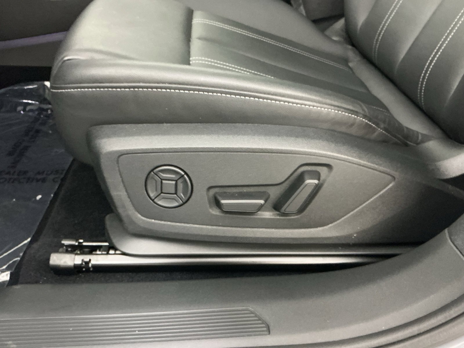 Used 2024 Audi Q4 e-tron Premium Plus w/ Premium Plus AWD/4WD image 13