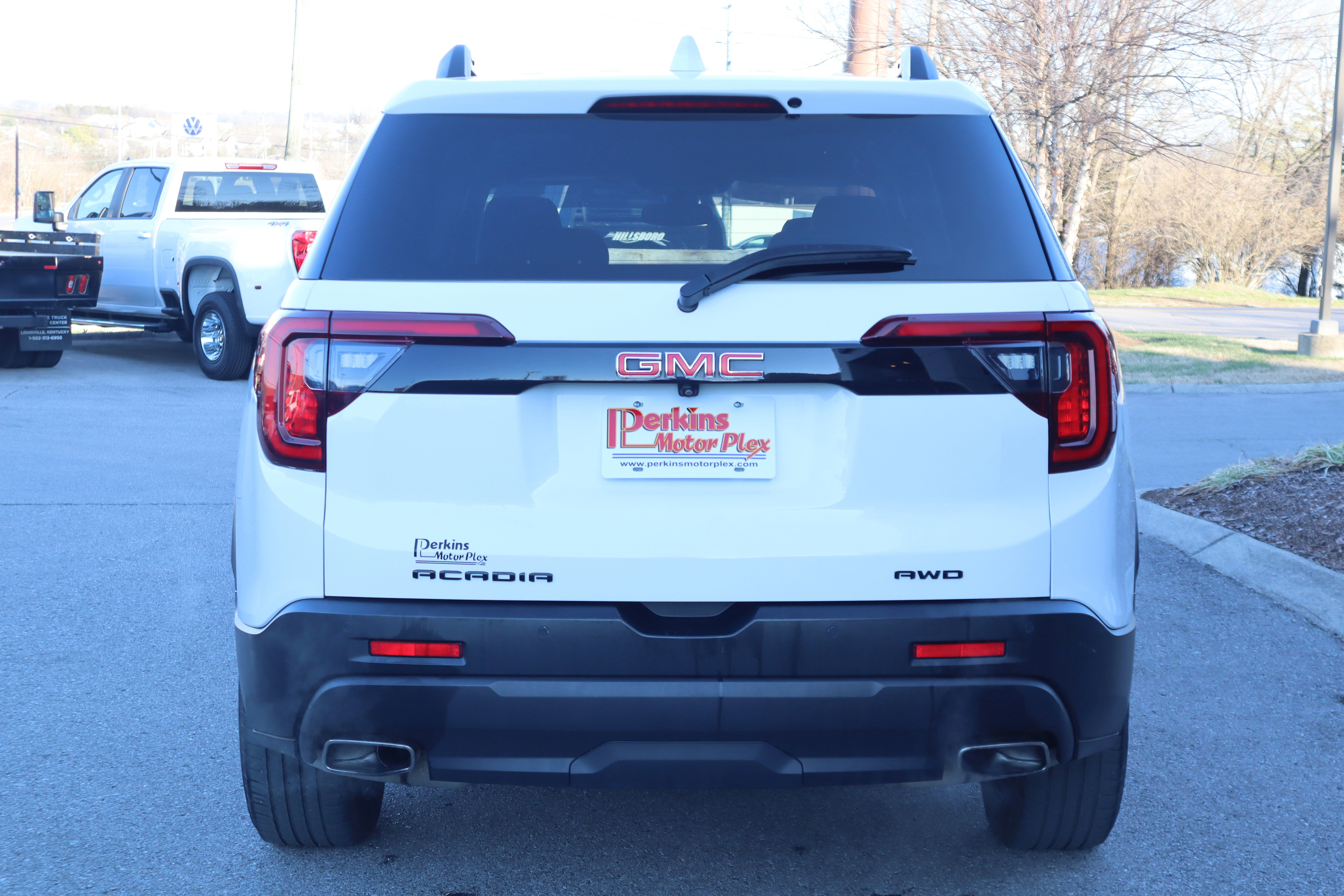 Used 2023 GMC Acadia SLT w/ Elevation Edition image 8