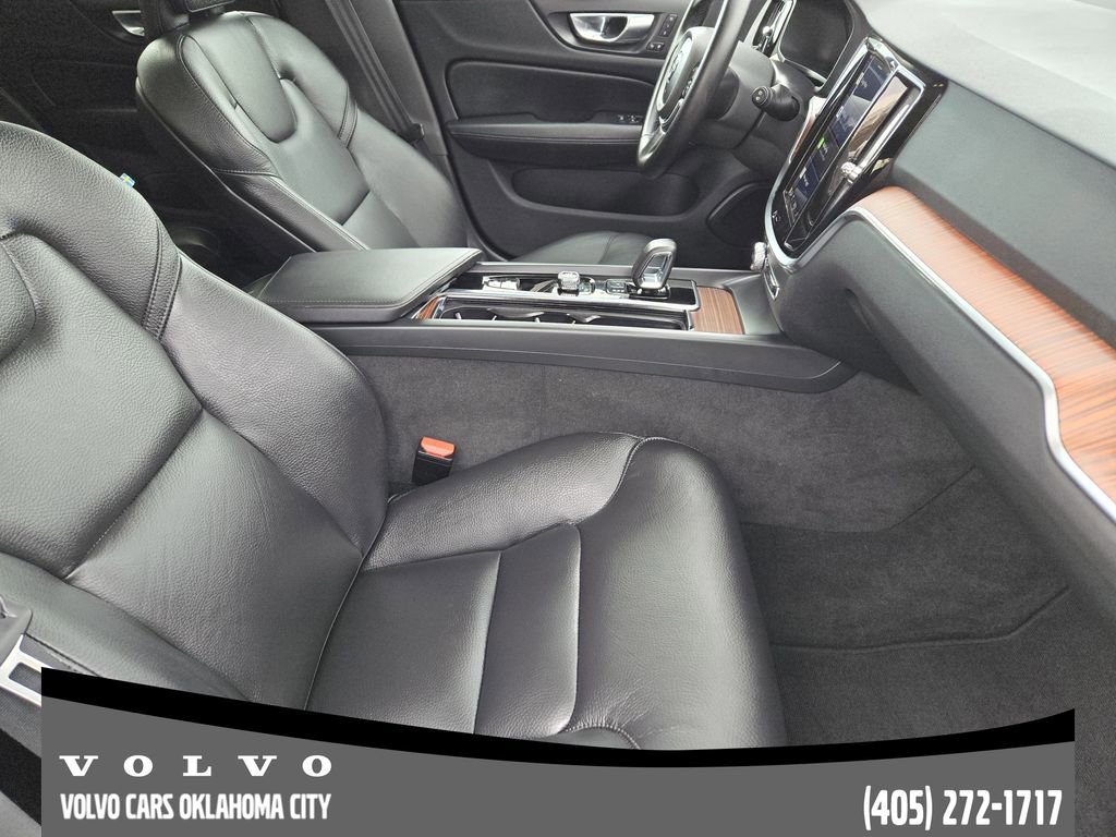 Certified 2025 Volvo V60 B5 Cross Country Plus image 13