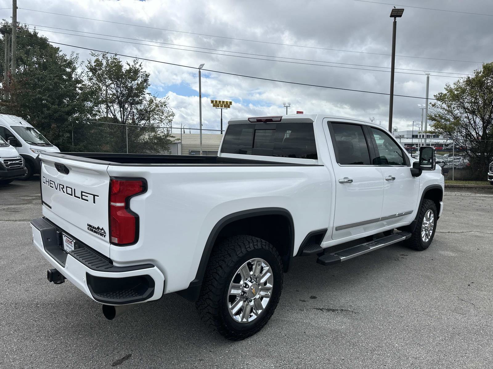 Certified 2024 Chevrolet Silverado 2500 High Country w/ LPO, Dark Essentials Package image 4