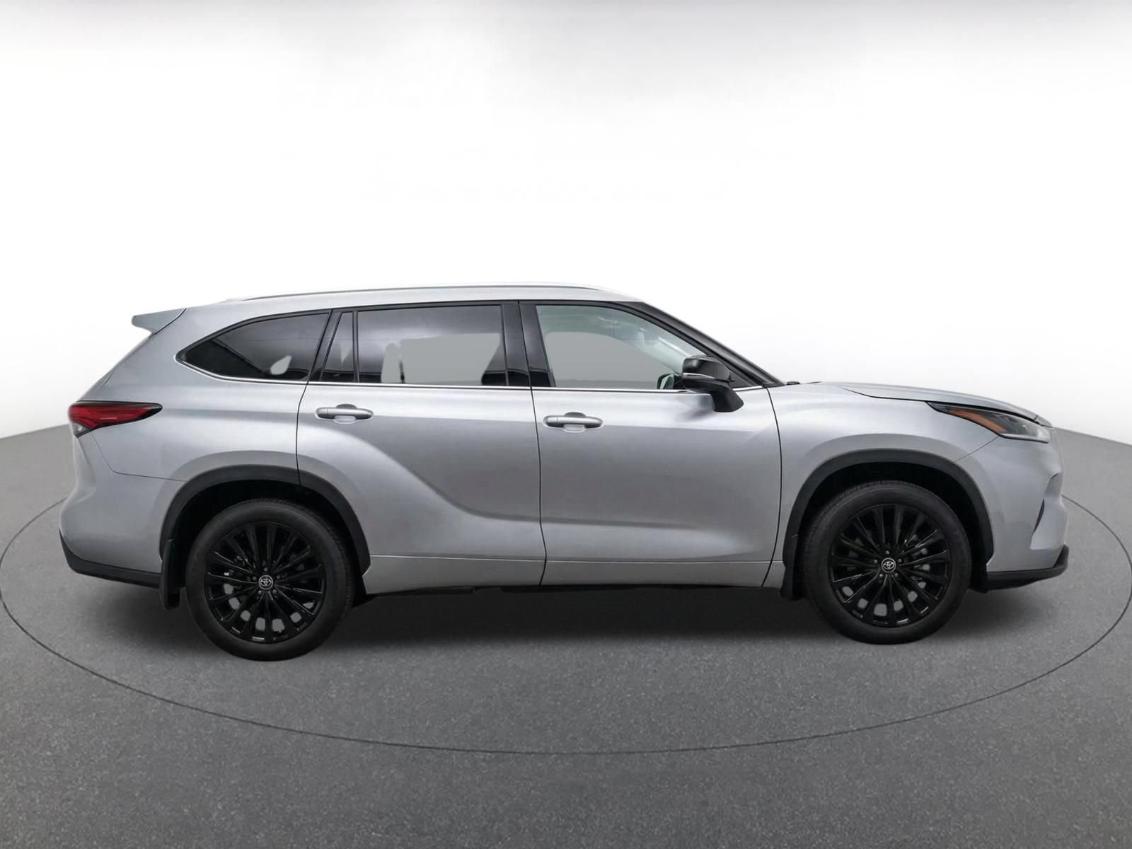 Used 2025 Toyota Highlander XSE AWD/4WD image 9