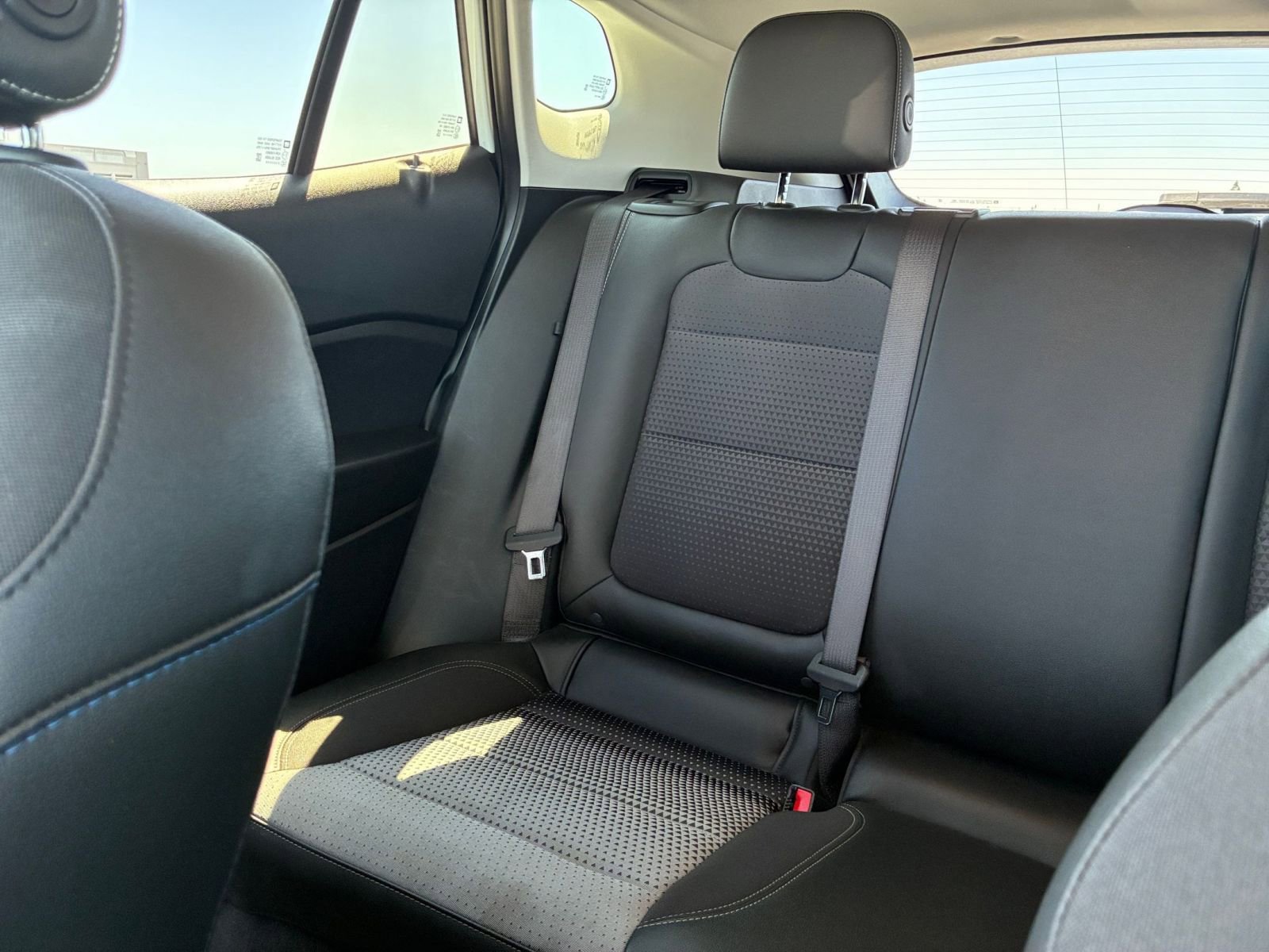 Used 2025 Chevrolet Trax LT w/ LT Convenience Package FWD image 38