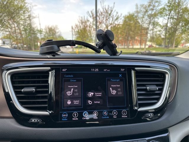 Used 2019 Chrysler Pacifica Touring-L w/ Advanced Safetytec Group image 42