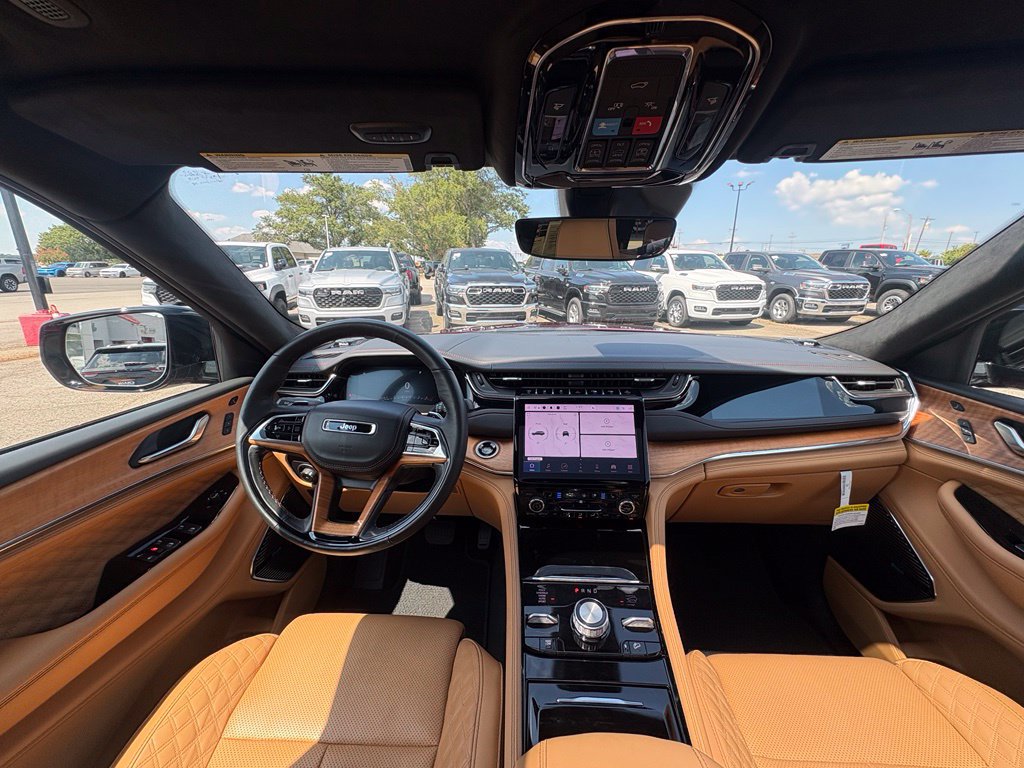 Used 2024 Jeep Grand Cherokee L Summit AWD/4WD image 25