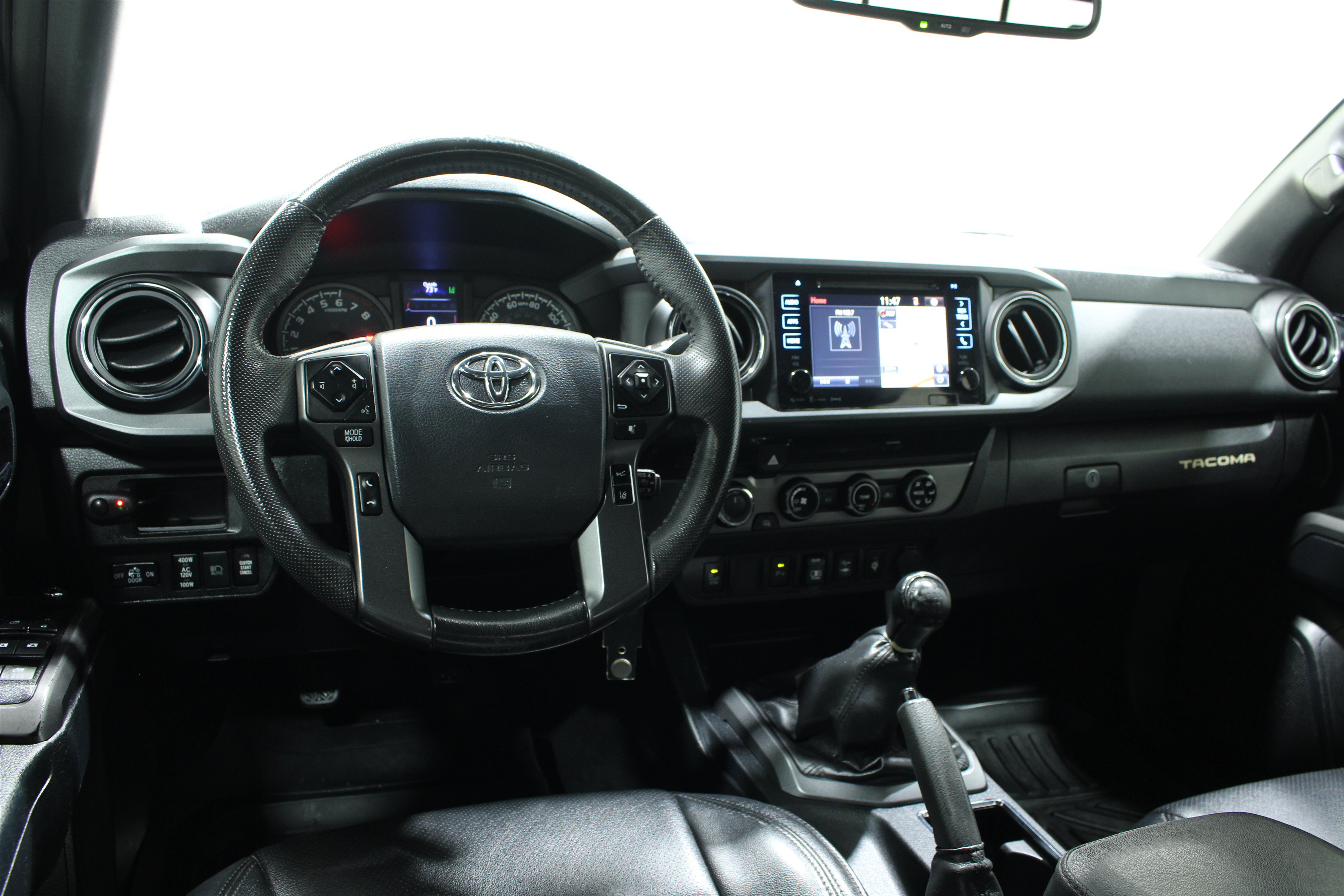 Used 2018 Toyota Tacoma TRD Off-Road w/ Technology Package AWD/4WD image 2