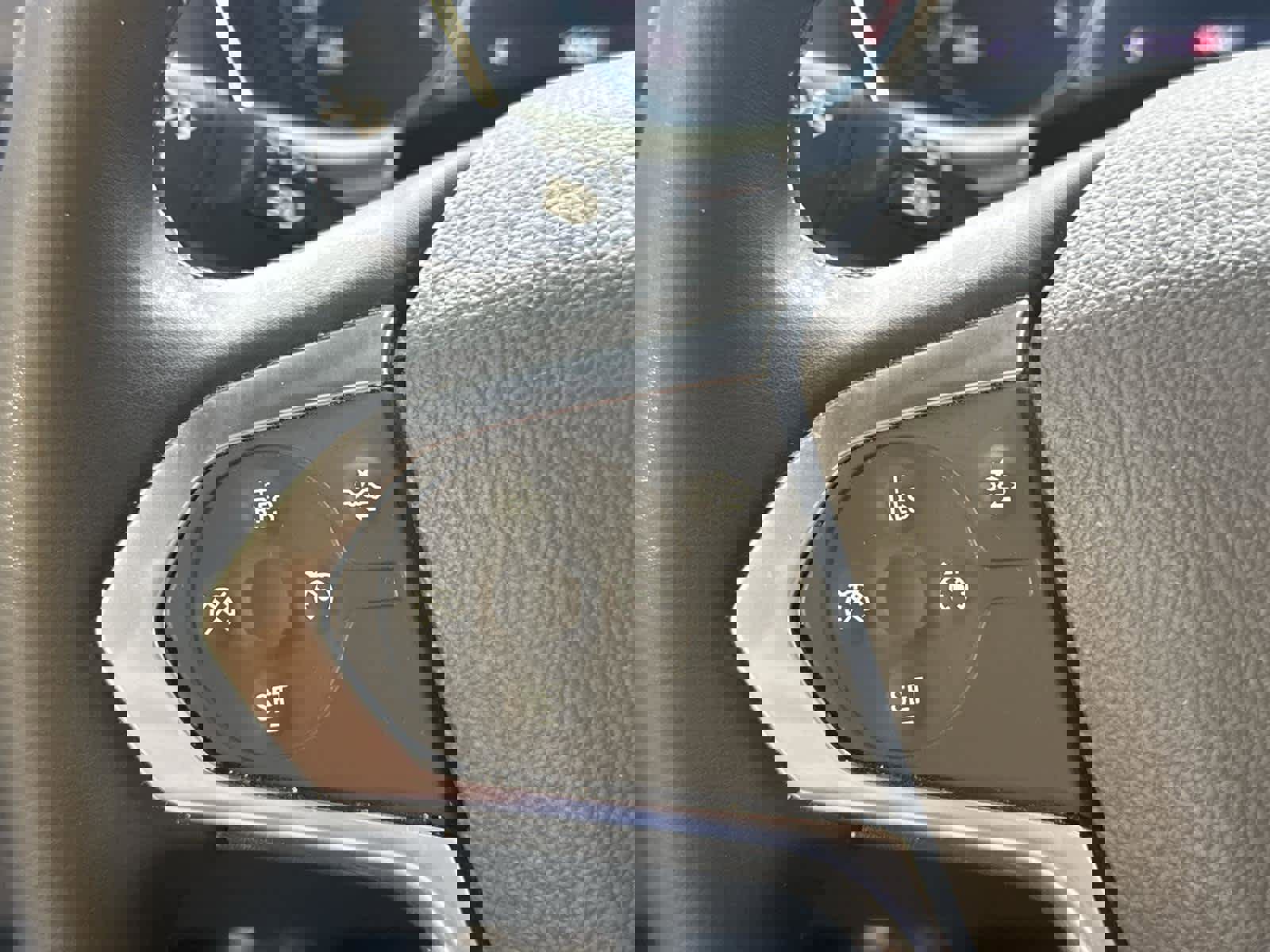 Used 2023 Chevrolet Traverse LT image 25