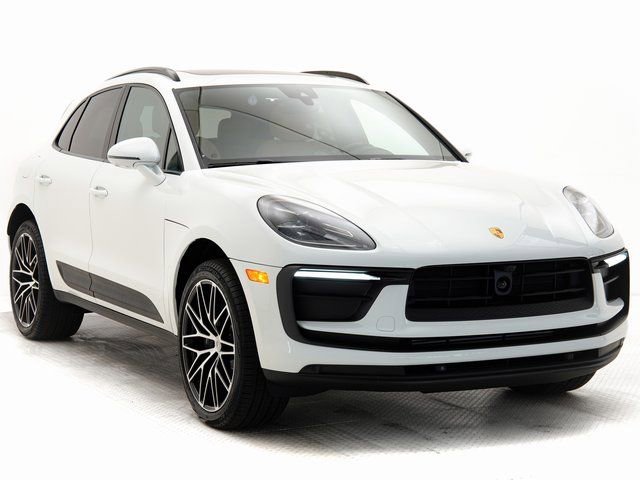 Certified 2025 Porsche Macan image 34