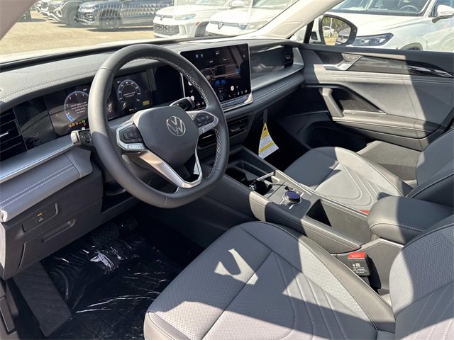 New 2025 Volkswagen Tiguan SE image 16