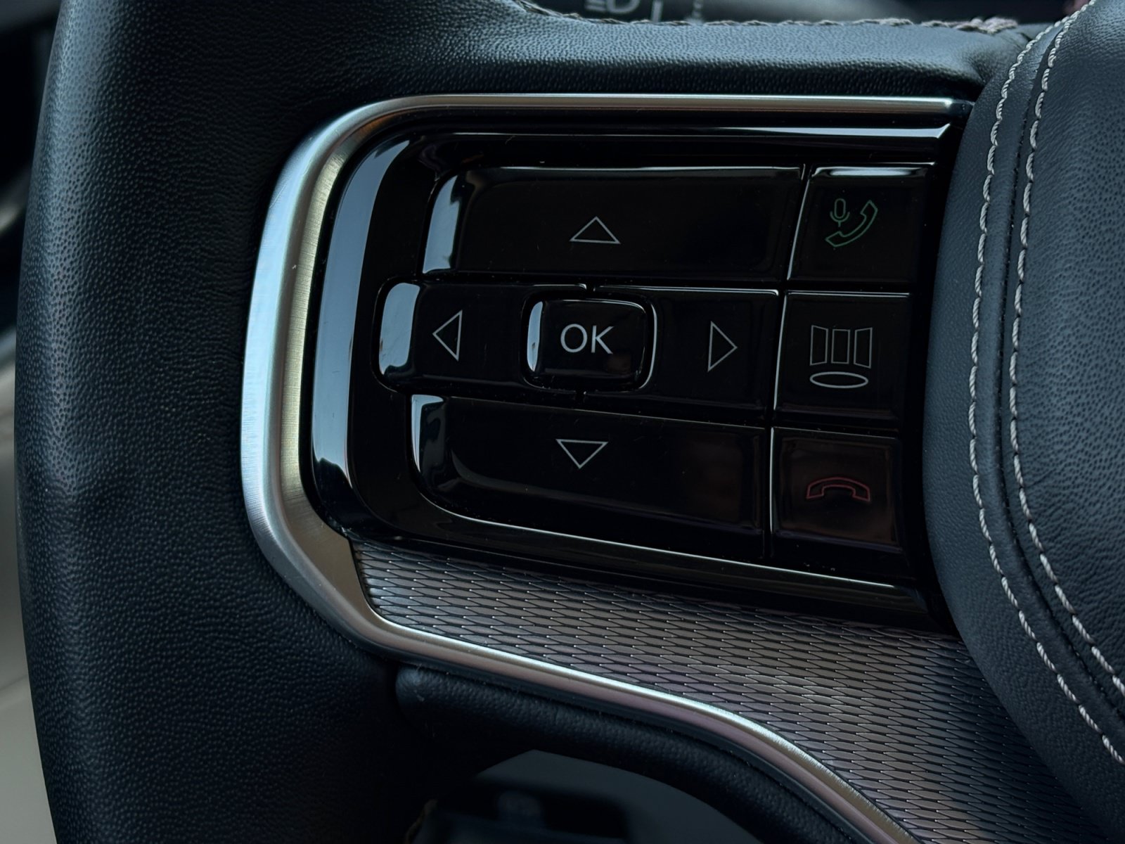 Used 2023 Jeep Grand Wagoneer Series II AWD/4WD image 17