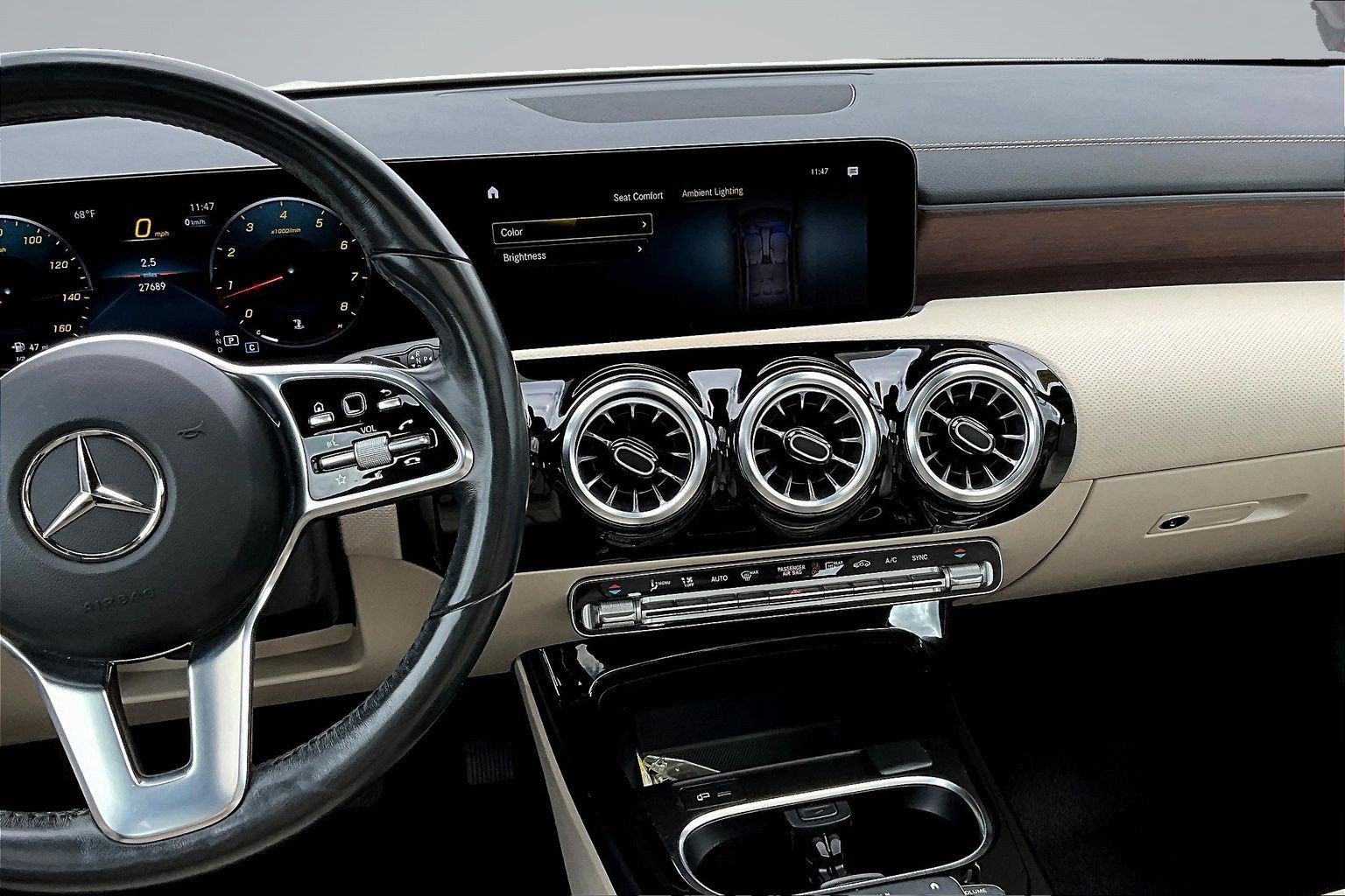 Used 2023 Mercedes-Benz CLA 250 4MATIC w/ Premium Package image 8