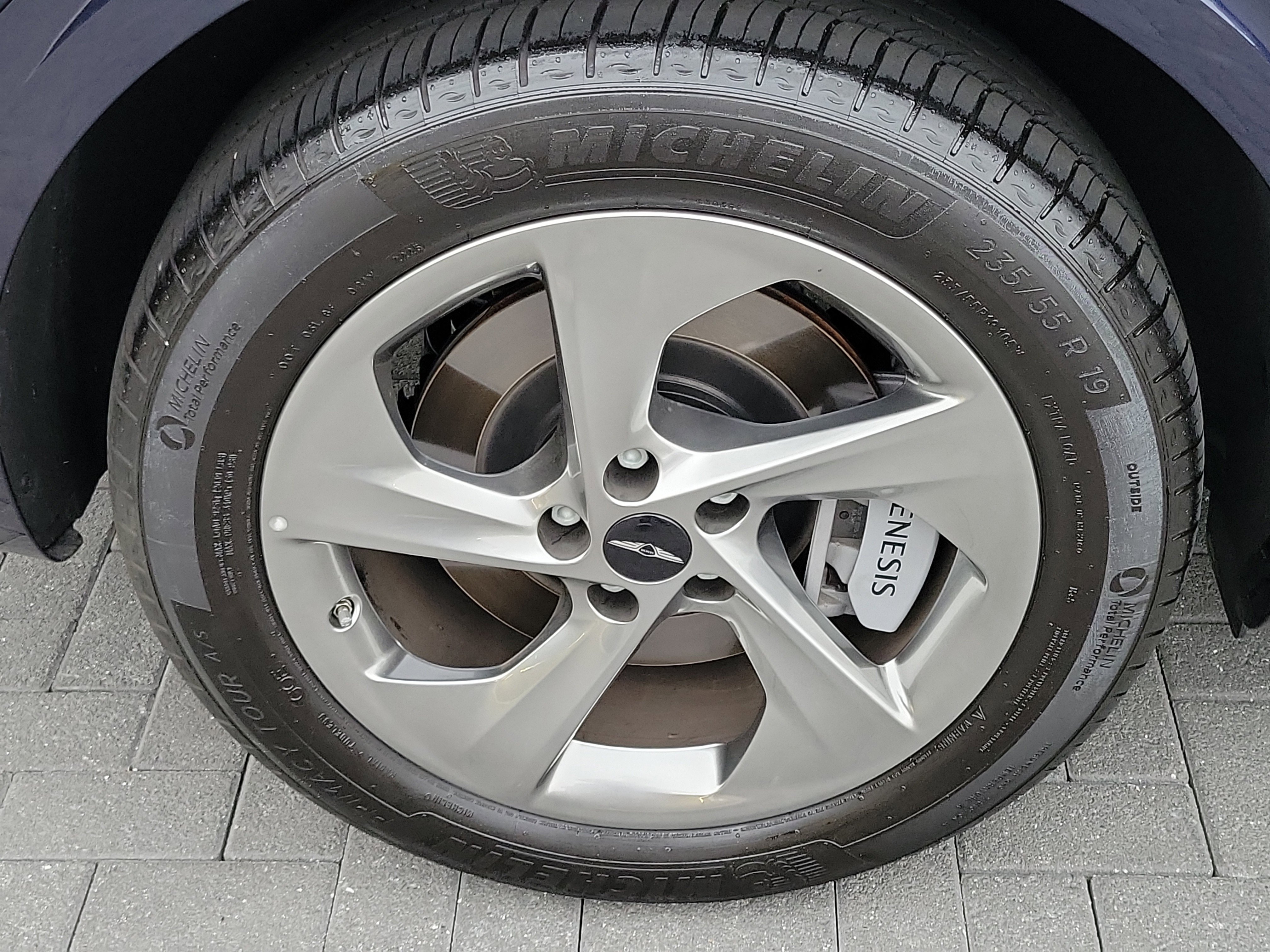 Certified 2026 Genesis GV70 2.5T Select image 24