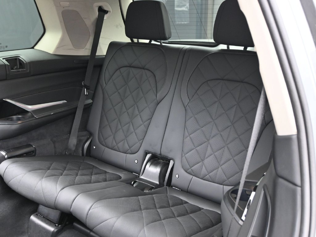 Used 2025 BMW X7 xDrive40i AWD/4WD image 29