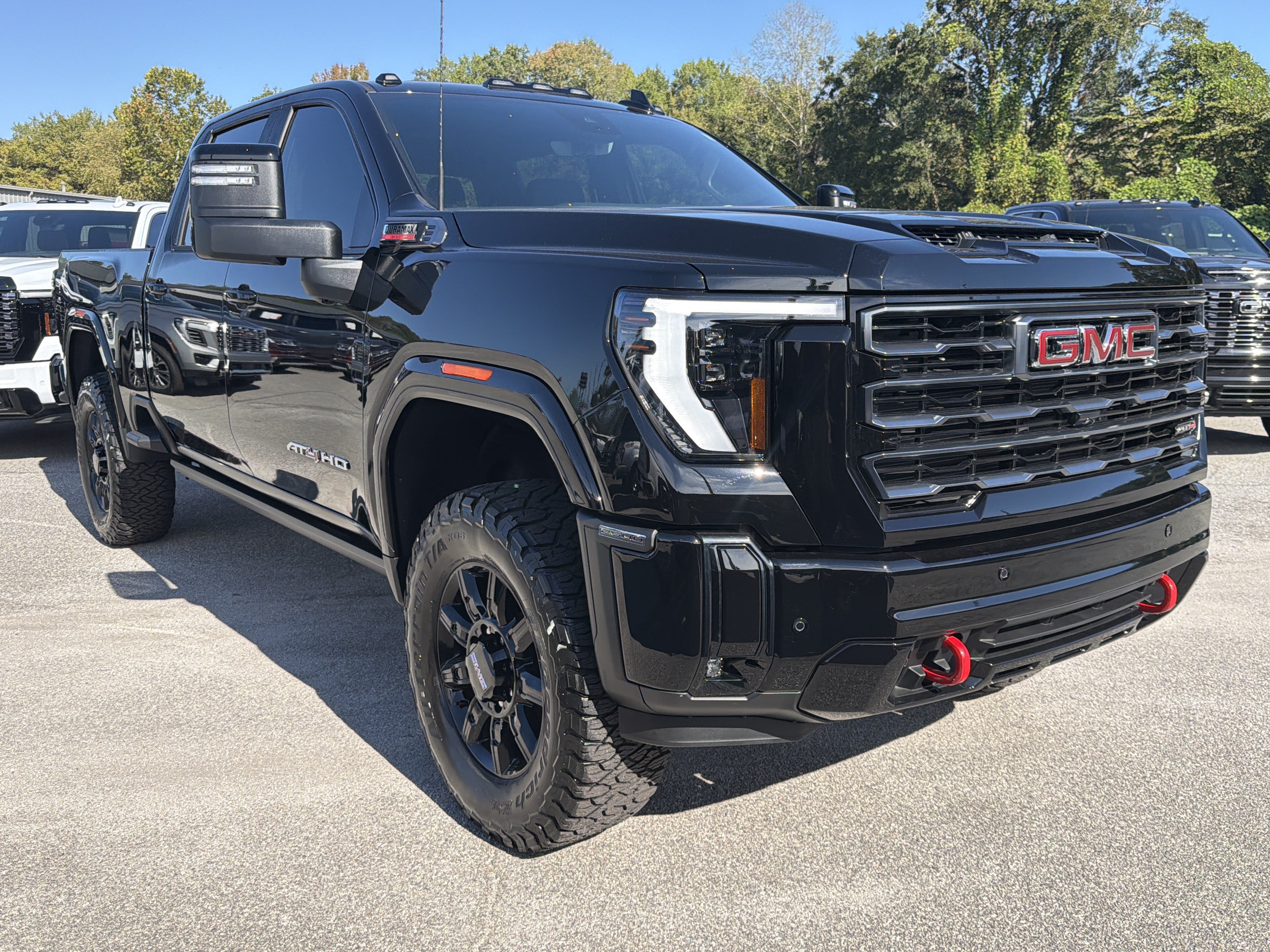 Used 2025 GMC Sierra 2500 AT4 w/ AT4 Premium Plus Package AWD/4WD image 3