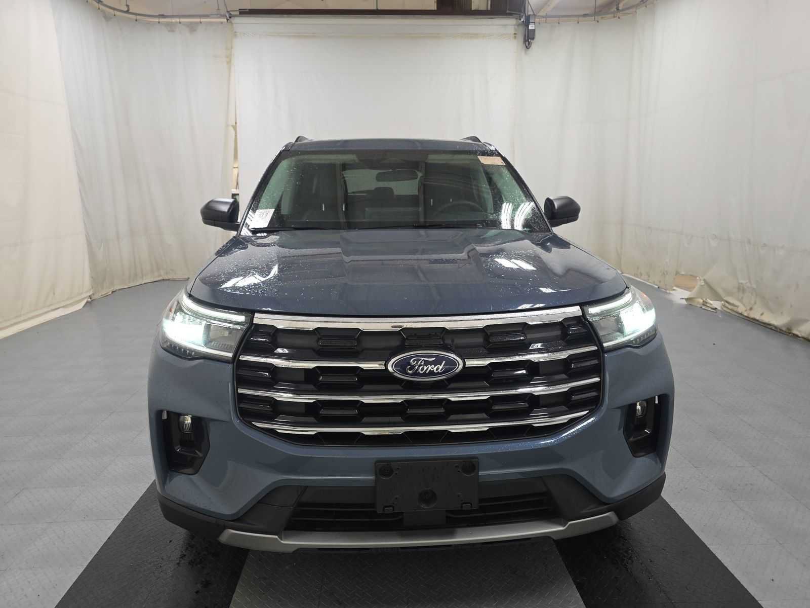 Used 2026 Ford Explorer Active w/ Active Comfort Package AWD/4WD image 2