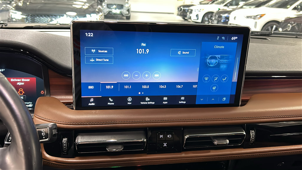 Used 2023 Lincoln Nautilus Reserve AWD/4WD image 16