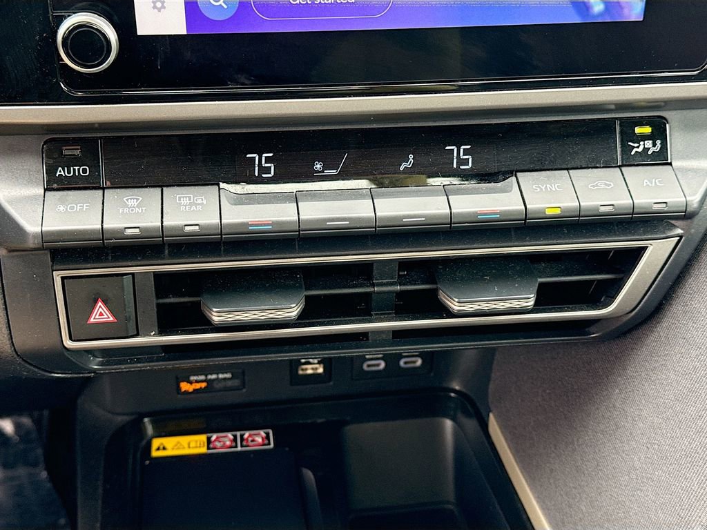 Used 2025 Toyota Camry LE image 31