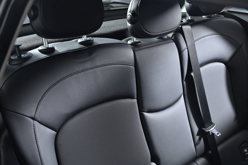 Used 2015 MINI Cooper 4-Door Hardtop FWD image 23