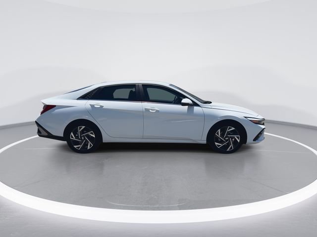 Used 2025 Hyundai Elantra Limited FWD image 9