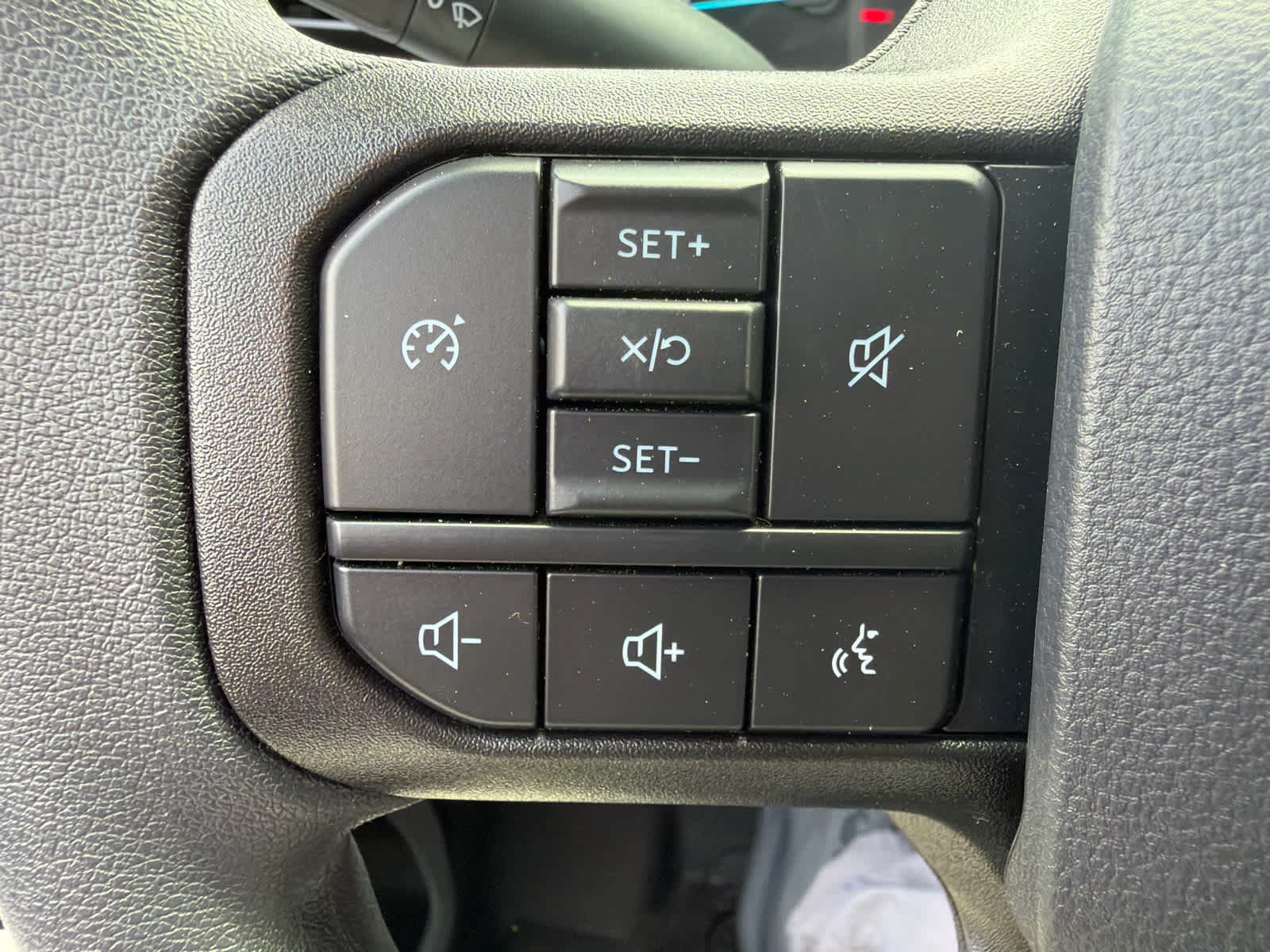 New 2025 Ford F250 XL w/ FX4 Off-Road Package AWD/4WD image 25