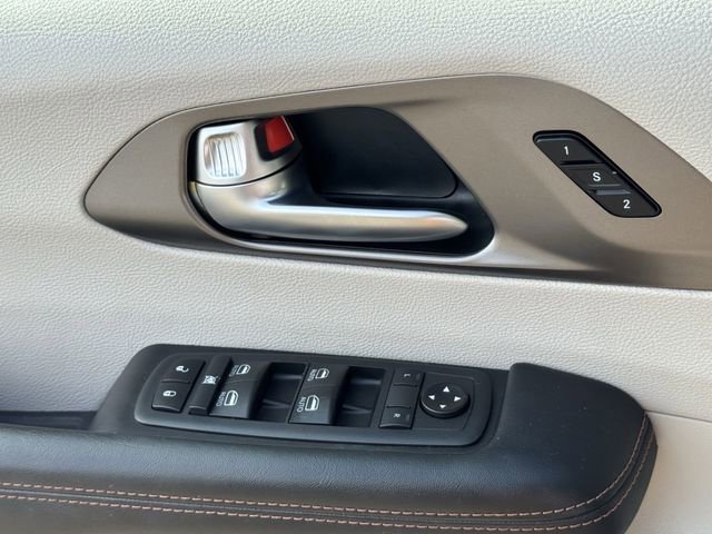 Used 2020 Chrysler Pacifica Touring-L Plus w/ Tire & Wheel Group FWD image 25