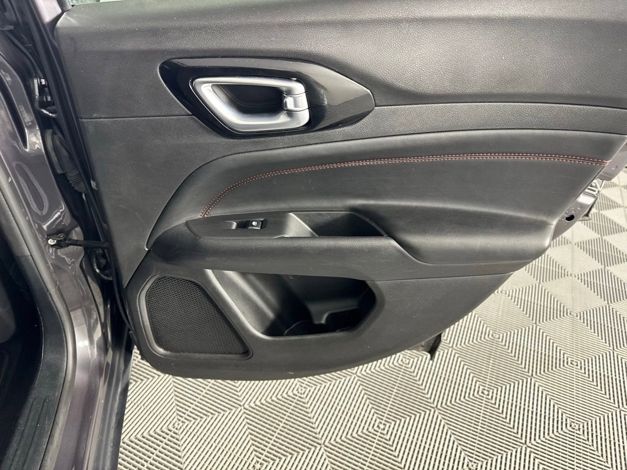 Used 2024 Jeep Compass Trailhawk image 23