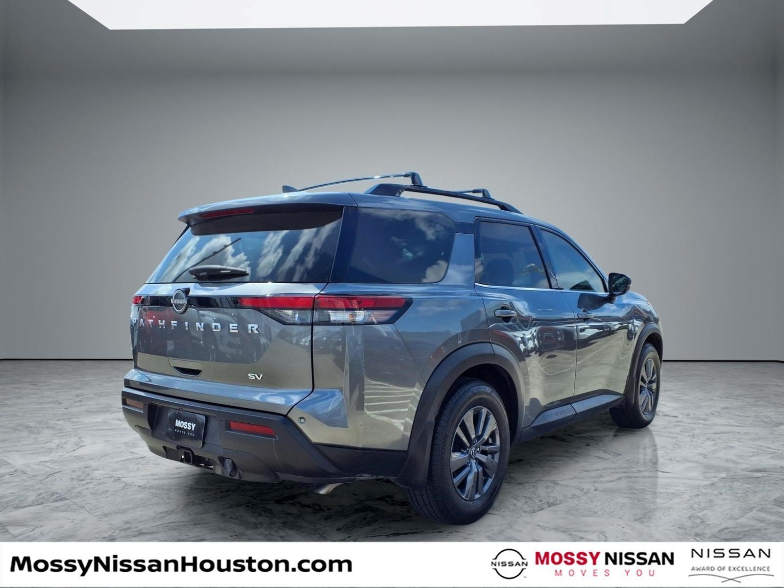 Used 2022 Nissan Pathfinder SV w/ SV Premium Package FWD image 7