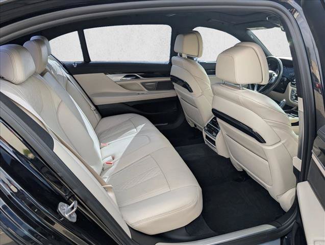 Used 2019 BMW 750i w/ M Sport Package RWD image 19